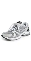 Saucony Progrid Triumph 4 Sneaker In Grey/silver, Women's At Urban Outfitters In Grey/silver