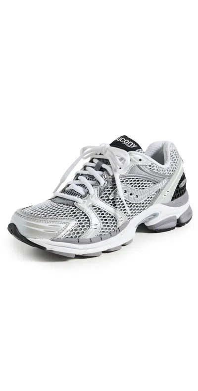 Saucony Progrid Triumph 4 Sneaker In Grey/silver, Women's At Urban Outfitters