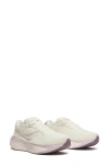 Saucony Triumph 22 Running Shoe In Vanilla