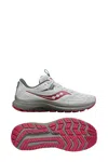 SAUCONY WOMEN'S OMNI 21 RUNNING SHOES - B/MEDIUM WIDTH IN CONCRETE/BERRY