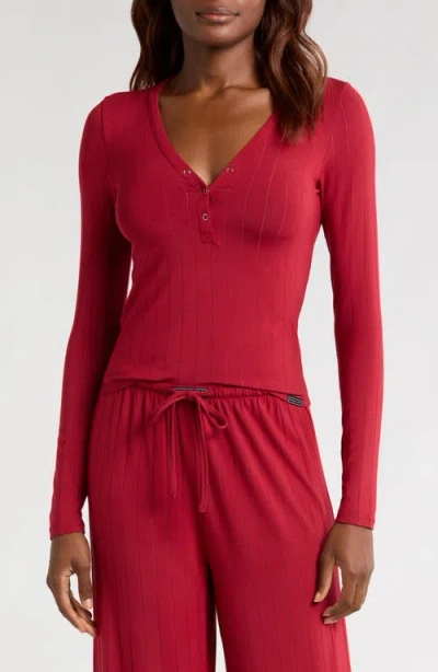 Savage X Fenty Sleek Stitch Sleep Henley In Red Cognac