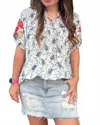 Savannah Jane Ester Top In White Multi In Gray
