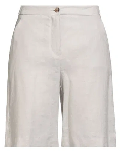 Savese Club Woman Shorts & Bermuda Shorts Light Grey Size 8 Linen In White