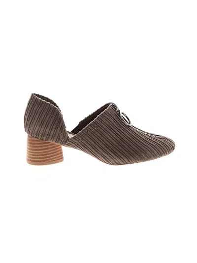 Pre-owned Sbicca Heels In Brown