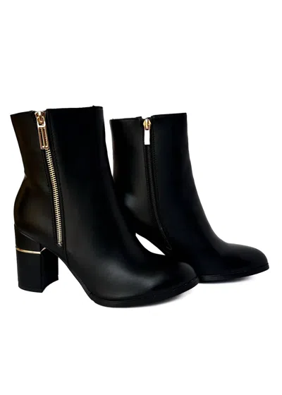 Sbicca Women's Reyes Sleek Ankle Boot In Black