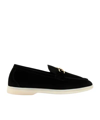 Scarosso Horse Title Buckle Logo Loafers In Black