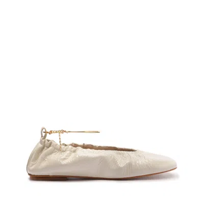 Schutz Bethany Leather Flat In Pearl