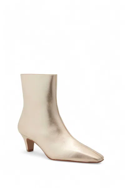 SCHUTZ DELLIA HEELED BOOTS IN PLATINA