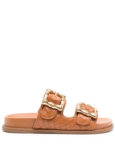 Schutz Enola Sporty Sandal In 褐色