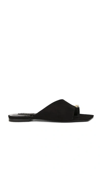 Schutz Jodie Flat Sandal In 黑色