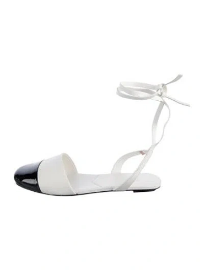 Pre-owned Schutz Leather Ballet Flats In Black/white
