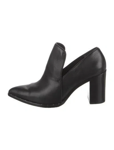 Pre-owned Schutz Leather Pumps In Black