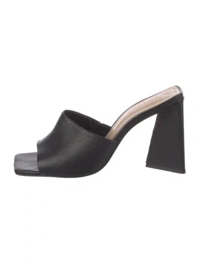 Pre-owned Schutz Leather Slides In Black