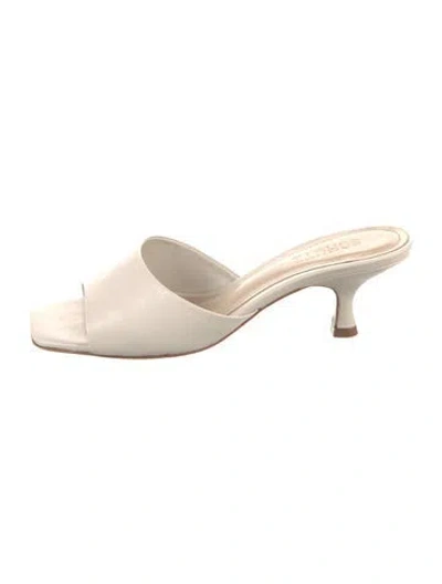 Pre-owned Schutz Leather Slides In Neutral