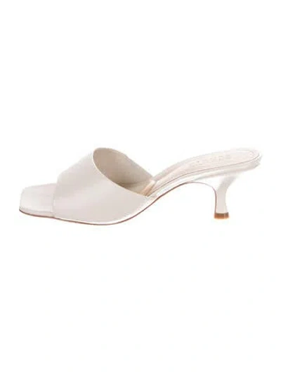 Pre-owned Schutz Leather Slides In Neutral