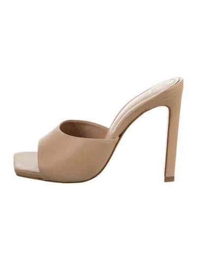 Pre-owned Schutz Leather Slides In Neutral