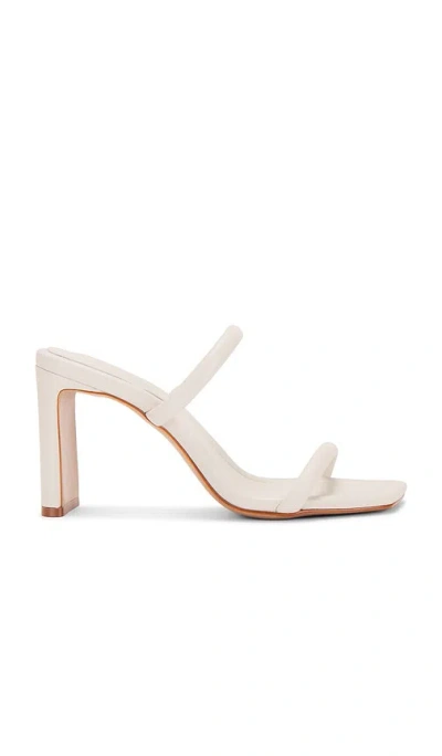 Schutz Ully Tab Sandal In 珍珠