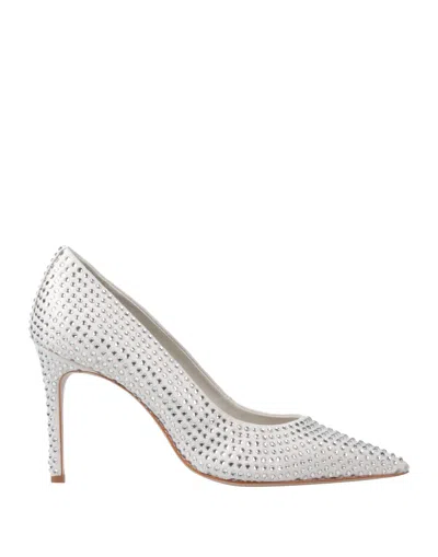 Schutz Pumps In Off White