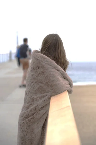 Sea To Me Blankets Carmel Faux Fur Throw In Brown