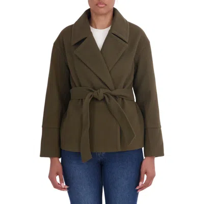 Sebby Short Wrap Coat In Green
