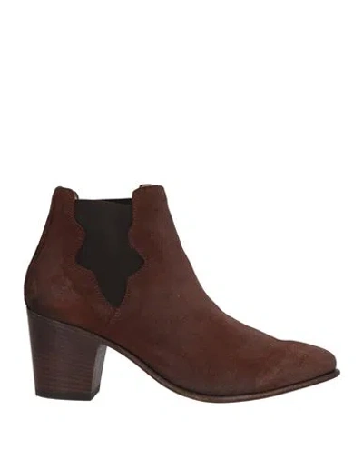 Seboy's Woman Ankle Boots Brown Size 7.5 Leather