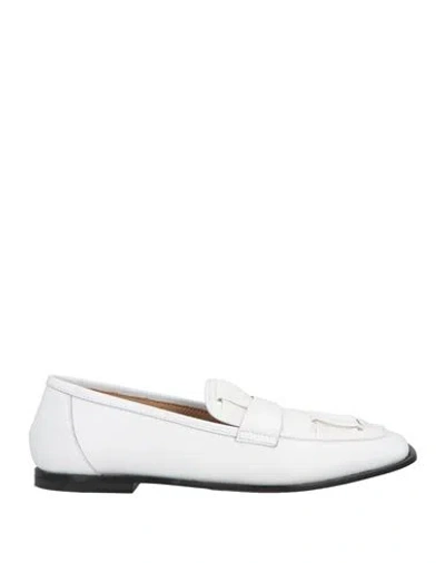 Seboy's Woman Loafers White Size 6 Leather