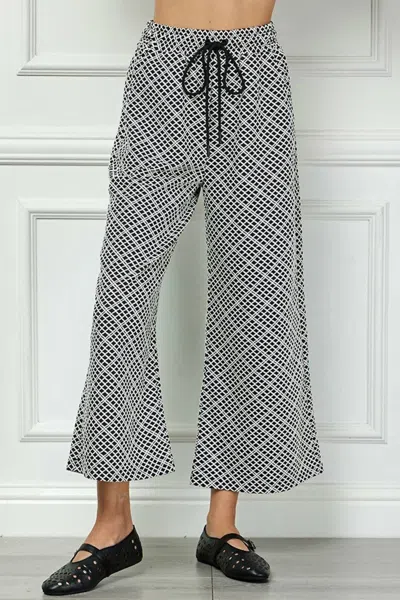 See And Be Seen Cropped Wide Texture Pants In Black