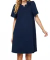 See And Be Seen Elaina Short Sleeve Textured Dress In Navy In Blue
