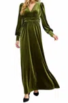 See And Be Seen Velvet Long Sleeve Maxi Dress In Emerald In Gold