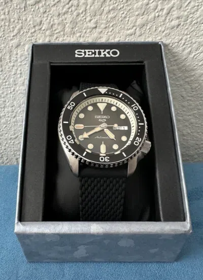 Pre-owned Seiko 5 Sports Collection Black Sunray Dial Watch For Men Srpd95