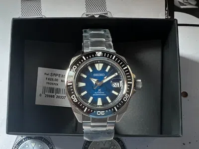 Pre-owned Seiko "manta Ray" Themed Gradient Blue Dial With Stamped Wave Pattern Srpe33-new
