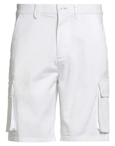 Seinse Man Shorts & Bermuda Shorts White Size 34 Cotton, Polyester, Elastane