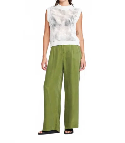 Self Contrast Dade Crop Sleeveless Sweater In Milk In Green
