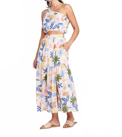 Self Contrast Rain Front Slit Skirt In Beach In Multi