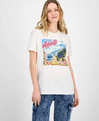 Self Esteem Juniors' Amalfi Coast Graphic-print T-shirt In Egret