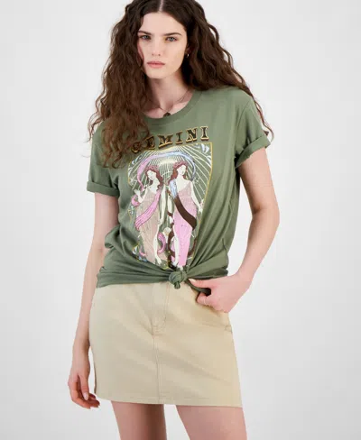 Self Esteem Juniors' Gemini Graphic T-shirt In Deep Lichen Green