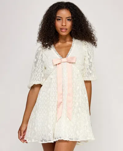 Seni & Cade Juniors' Ruffled V-neck Lace Dress In White