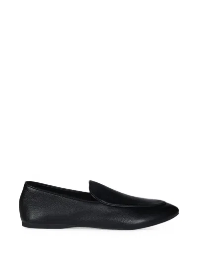 Senso Marcel Grained-leather Loafers In Black