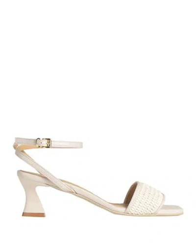 Sergio Cimadamore Woman Sandals Cream Size 5 Leather, Textile Fibers