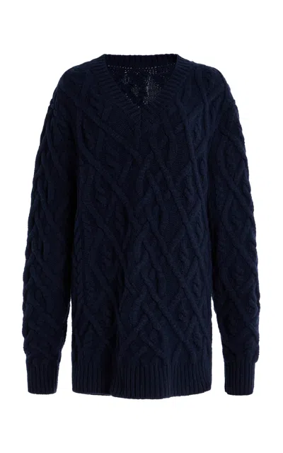 Sergio Hudson Oversized Cable Knit Cashmere Sweater In Navy