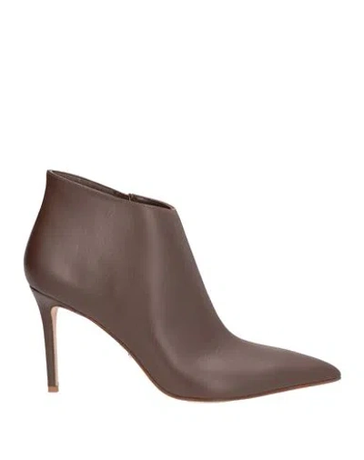 Sergio Levantesi Woman Ankle Boots Brown Size 9 Leather