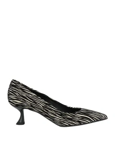 Sergio Levantesi Woman Pumps Black Size 7 Leather
