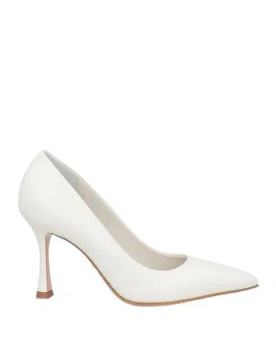 Sergio Levantesi Woman Pumps Off White Size 6 Leather