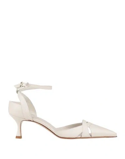 Sergio Levantesi Woman Pumps Off White Size 7.5 Leather