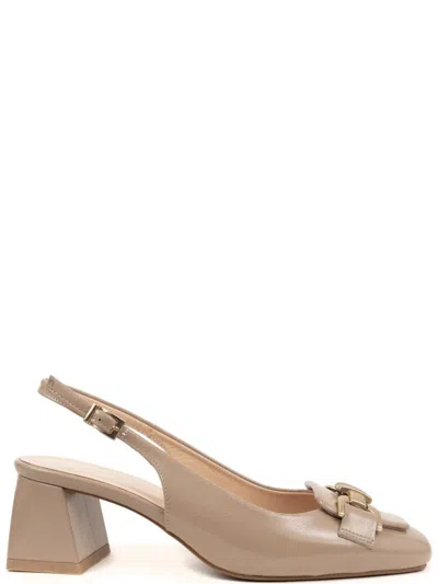 Sergio Moretti Classic Beige Mid-heel Pumps With Buckle Detail In Brown