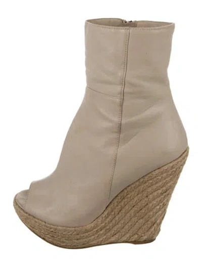 Pre-owned Sergio Rossi Leather Pumps In Neutral
