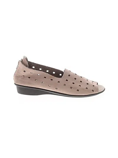 Pre-owned Sesto Meucci Flats In Tan
