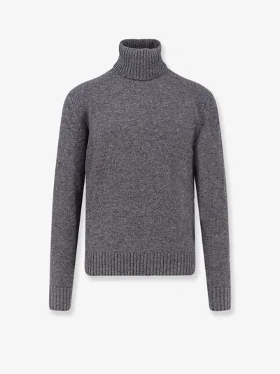 Seven Gauge Wool Turtleneck In Gray