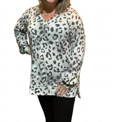 Sew In Love Blow Wild Kisses Hi Lo V Neck Sweater In White/black In Gray
