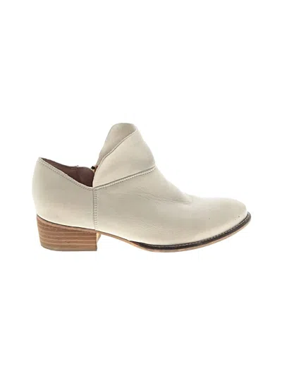 Pre-owned Seychelles Ankle Boots In Ivory